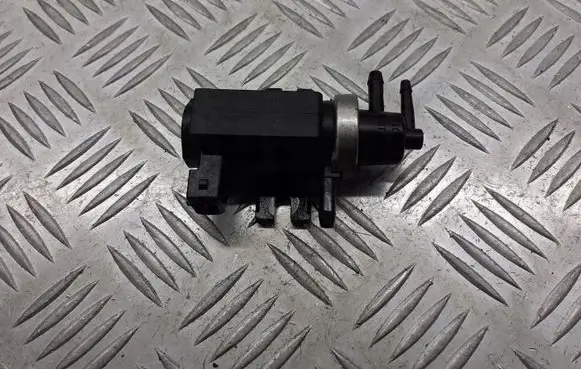 Volkswagen PASSAT B4 Valve vacuum 1H0906627