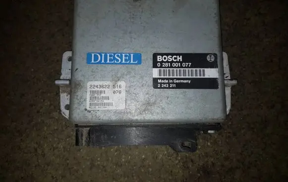 BMW 5 E34 Engine control unit/module 2242211 0281001077 2243622