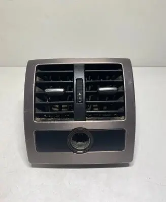 Rear air vent grill