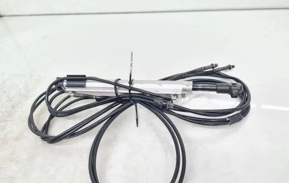 Volkswagen Eos Convertible roof main ram cylinder 2146030A