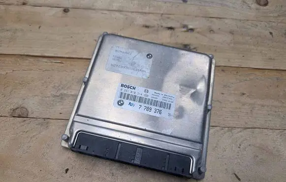 BMW 5 E39 Engine control unit/module 7789376