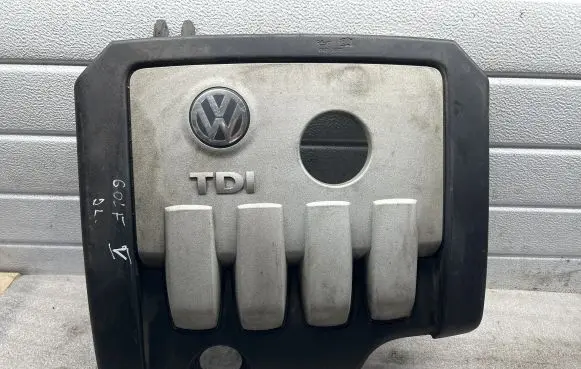 Volkswagen Golf VI Engine cover (trim) 03G103925
