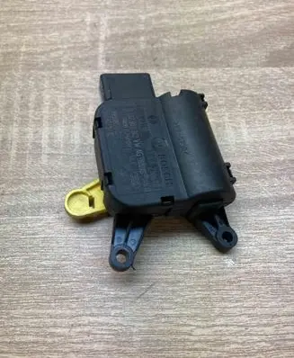 Audi A3 S3 8P Air flap motor/actuator 1K2907511C 0132801342