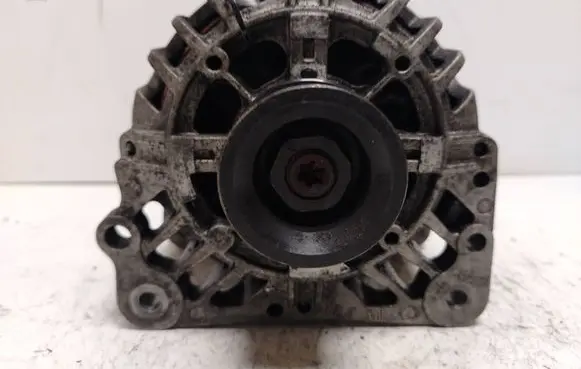 Volkswagen Polo Generator/alternator 03D903025J 311145631 2542746F