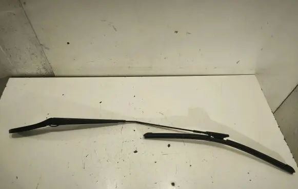 Volvo V50 Windshield/front glass wiper blade 30699998