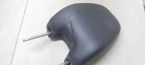 Volvo XC60 Front seat headrest 