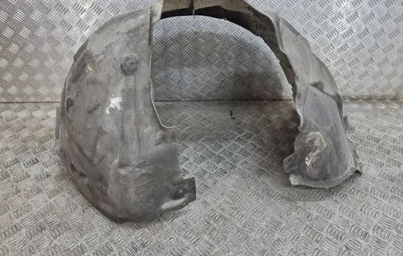 Front wheel arch liner splash guards