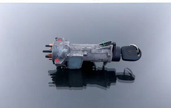 Volkswagen PASSAT B5.5 Ignition lock 4B0905851A