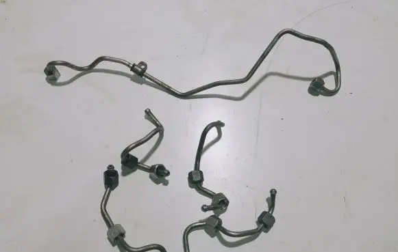 Mazda 6 Fuel injector supply line/pipe 