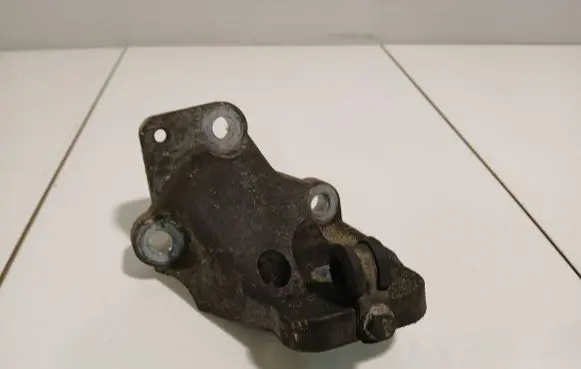 Volvo XC90 Engine mounting bracket 86341234
