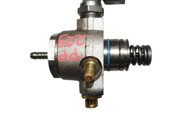 Porsche Macan (95B) Fuel injection high pressure pump 06L127A09