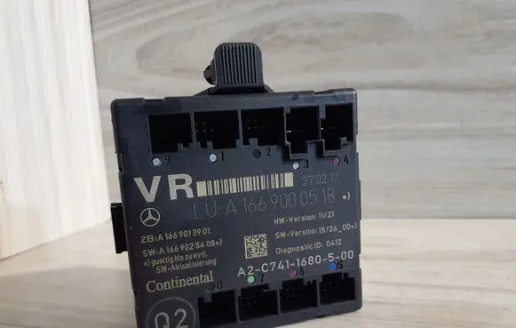 Mercedes-Benz CLA C117 X117 W117 Door control unit/module A1669000518