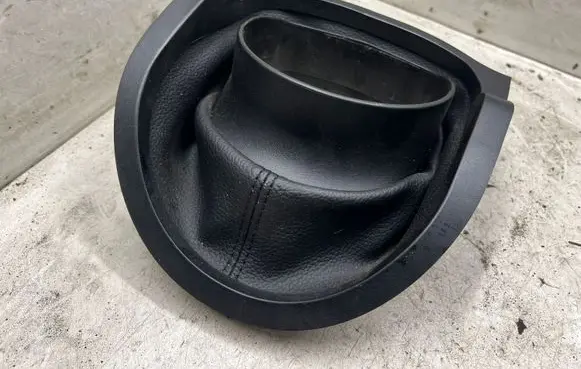 Steering wheel column trim