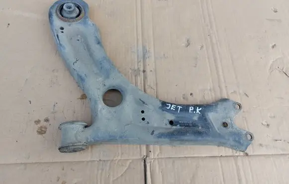 Volkswagen Jetta VI Front lower control arm/wishbone 5C0407151B