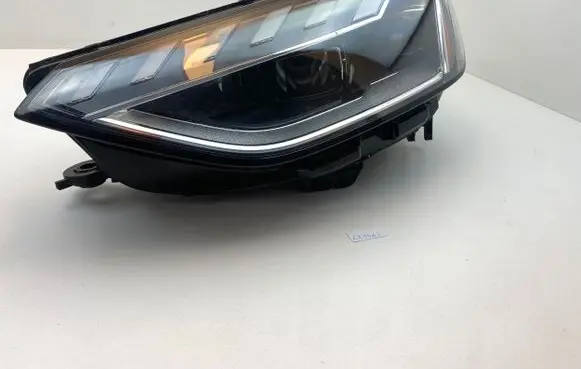 Audi A4 S4 B9 8W Headlight/headlamp LE18A6425 LE18A6424