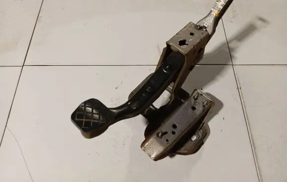 Skoda Fabia Mk2 (5J) Brake pedal 601721058BA