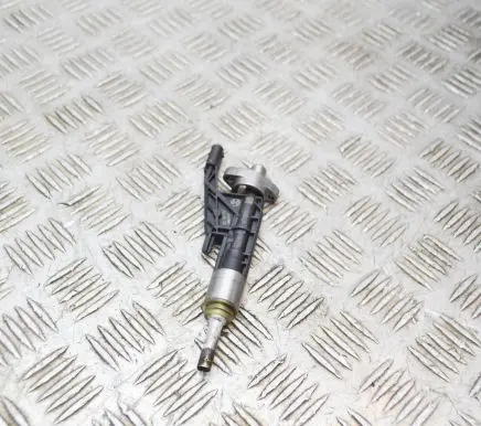 BMW X4 G02 Fuel injector 7639990 0261500539