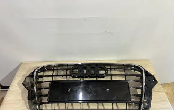 Audi A3 S3 8V Front bumper upper radiator grill 8V3853651 AU370373