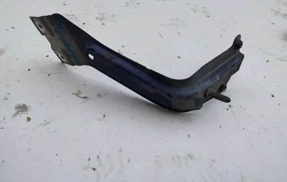 Volkswagen Caddy Fender mounting bracket 