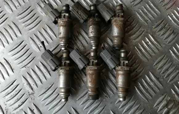 Mitsubishi Pajero Fuel injectors set 1955005670