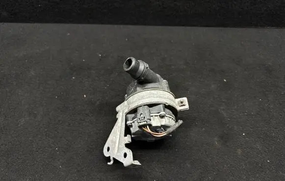 Mercedes-Benz C W205 Electric auxiliary coolant/water pump 0392024050