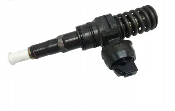 Volkswagen Golf V Fuel injector 038130073AG