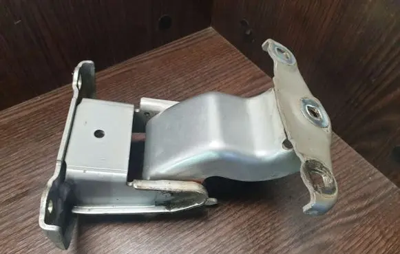 Nissan Primastar Tailgate/trunk/boot hinge 312304K