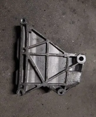 Volkswagen Transporter - Caravelle T5 Generator/alternator bracket 070903143C