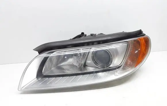 Volvo V70 Headlight/headlamp 31214349
