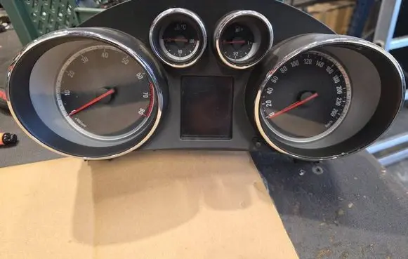 Opel Insignia A Speedometer (instrument cluster) 12843890