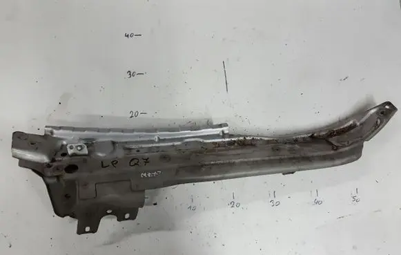 Audi Q7 4L Fender mounting bracket 4L0805157