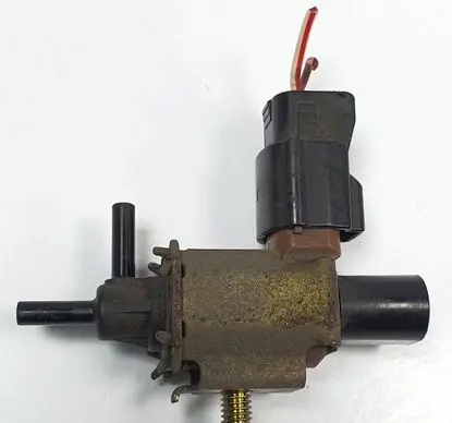 Mazda 323 F Valve vacuum K5T46591