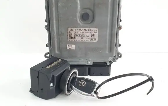 Mercedes-Benz R W251 Engine ECU kit and lock set A6421509526 0281014974 A1645451308