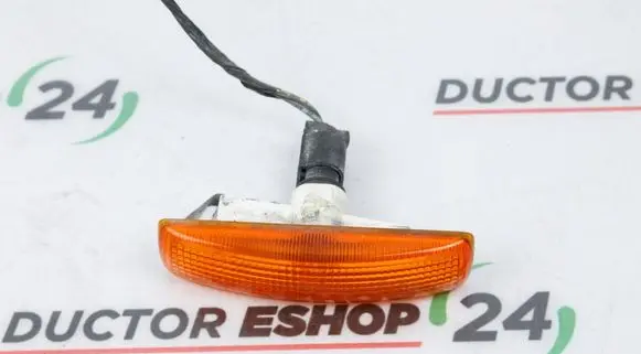 Land Rover Freelander 2 - LR2 Front fender indicator light CH9H2213N330