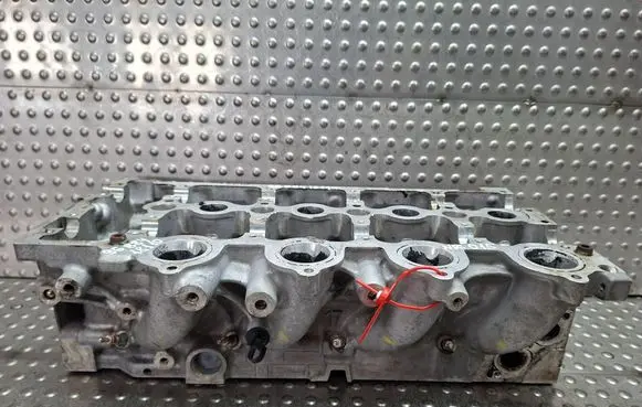 Peugeot 407 Engine head S26282015 9688418110