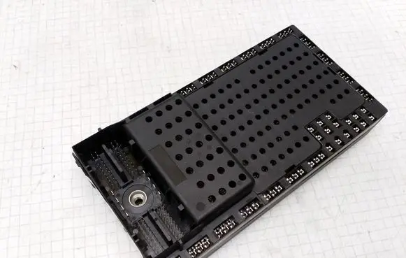 Volvo S60 Fuse module 8676266 8645729
