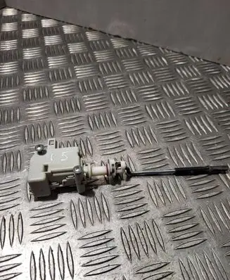 Volkswagen PASSAT B5 Central locking motor 3B0810773A 3B0959782