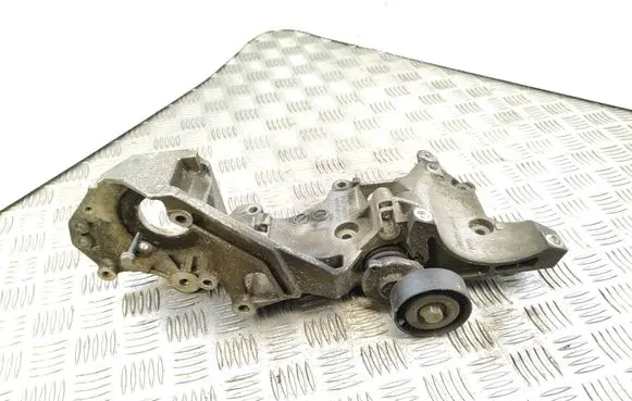 Skoda Fabia Mk2 (5J) Engine mounting bracket 03L903143Q V100 AS19C03