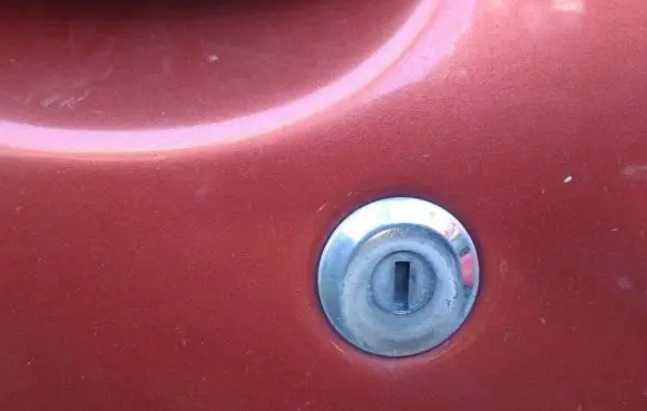 Peugeot 206 Front door lock (next to the handle) 