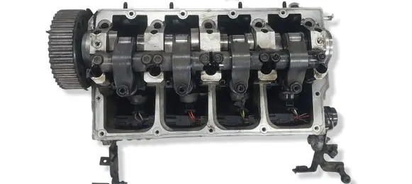 Volkswagen Touran I Engine head 038103373R
