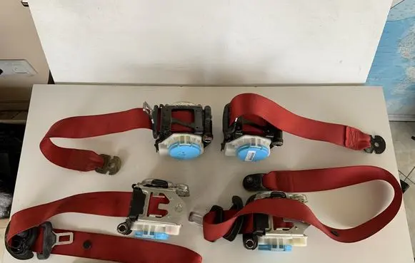Mercedes-Benz CLA C117 X117 W117 Set of seat belts A1768602185 A1768602285 A1178601085