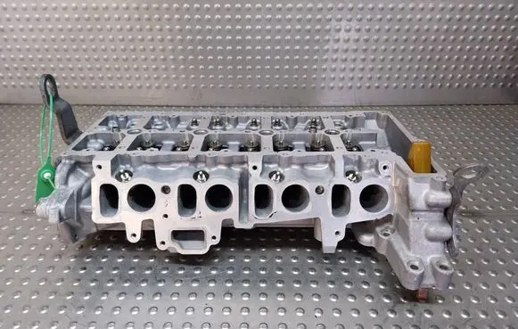 BMW 5 F10 F11 Engine head S26372373 7810465