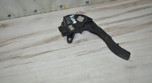 Nissan Note (E12) Accelerator throttle pedal 180021HM0B