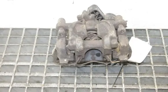 Subaru Outback (BS) Rear brake caliper 26620AL030