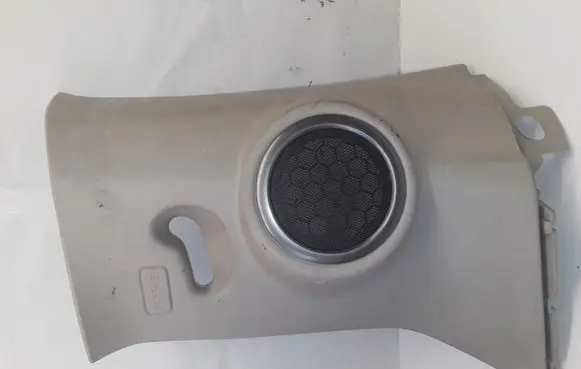 Land Rover Discovery 3 - LR3 (C) pillar trim EMR500441 631240071 R7WMT