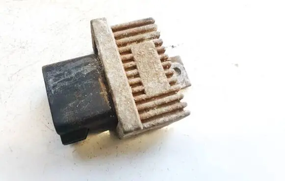 Glow plug pre-heat relay