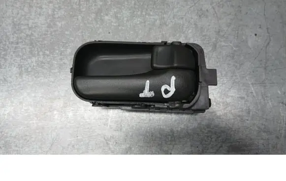 Nissan X-Trail T30 Front door interior handle 