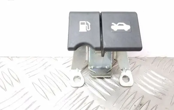 Nissan Qashqai Fuel tank opening switch 