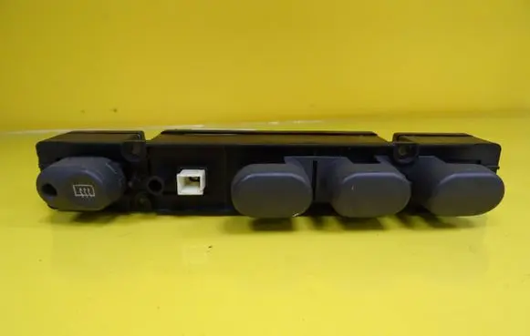 Fiat Punto (188) Windscreen/window heater switch A223