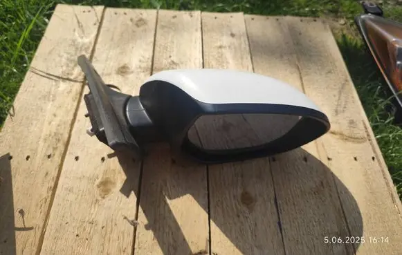 Front door electric wing mirror